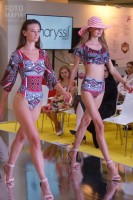 Модель в купальнике на показе CPM 2018