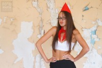 Девушка позирует в чулках