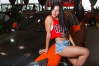 Девушка на выставке Auto Tuning Show