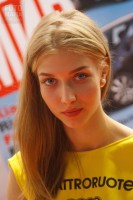 Портрет девушки на выставке ММАС