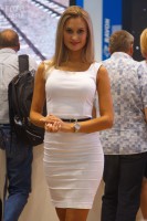 Фотоохота на девушку в обтягивающем платье