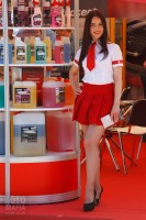 Девушка в мини юбке на выставке ММАС