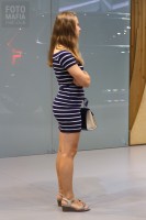 Фотоохота на девушку в мини