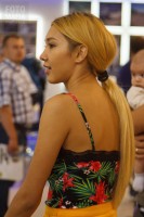 Фотоохота на девушку в мини