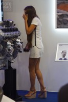 Фотоохота на девушку в мини