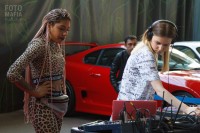 Девушка в леопардовых леггинсах
