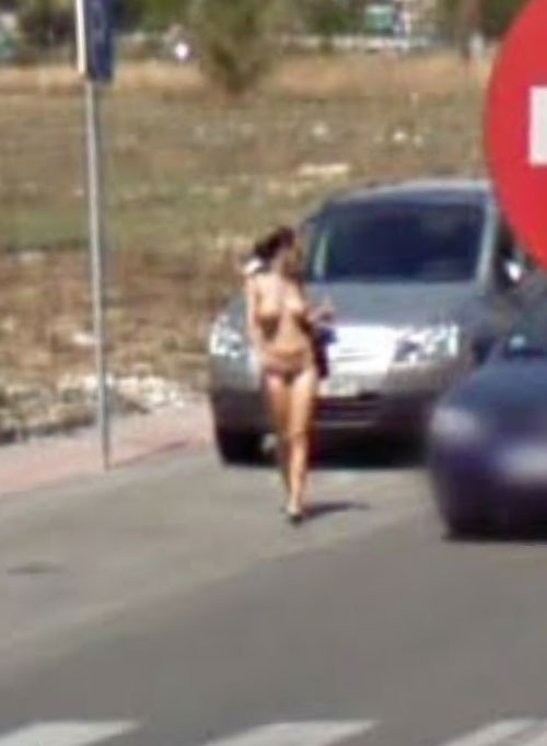 Голая девушка на Google Maps
