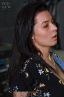 Модель в джинсовых шортиках на Auto Tuning Show 2018