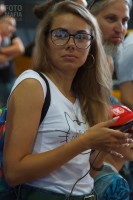 Подглядывание за девушкой в шортиках и колготках