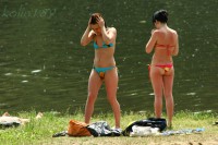 Девушки в купальниках