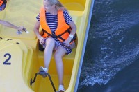 Девушка в нижнем белье на катамаране