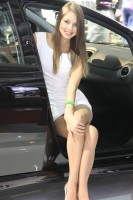 Девушка в мини на выставке MIMS 2010
