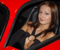 Декольте девушки Dreamcar Show 2010